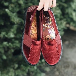 Ultra Comfort Deluxe Velvet Red Sporty Sneakers